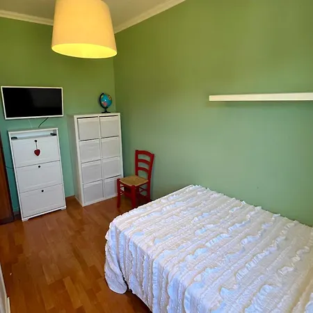 Rossi House - Bright, Spacious With Rooftop Terrace, 150 Mt From The And Just Steps From Train Station - Sacro Cuore Appartement Anzio