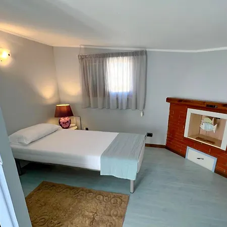 Rossi House - Bright, Spacious With Rooftop Terrace, 150 Mt From The And Just Steps From Train Station - Sacro Cuore