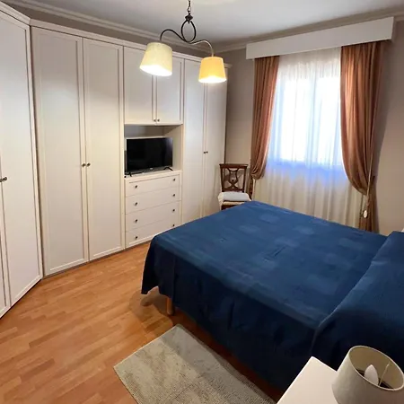 Rossi House - Bright, Spacious With Rooftop Terrace, 150 Mt From The And Just Steps From Train Station - Sacro Cuore Appartement Anzio