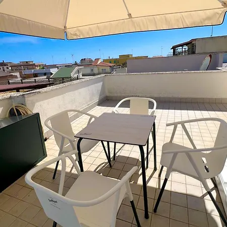 Rossi House - Bright, Spacious With Rooftop Terrace, 150 Mt From The And Just Steps From Train Station - Sacro Cuore Appartement Anzio
