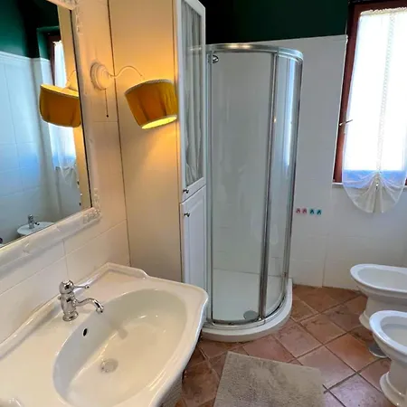 Rossi House - Bright, Spacious With Rooftop Terrace, 150 Mt From The And Just Steps From Train Station - Sacro Cuore * Anzio