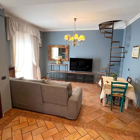 Rossi House - Bright, Spacious With Rooftop Terrace, 150 Mt From The And Just Steps From Train Station - Sacro Cuore Anzio